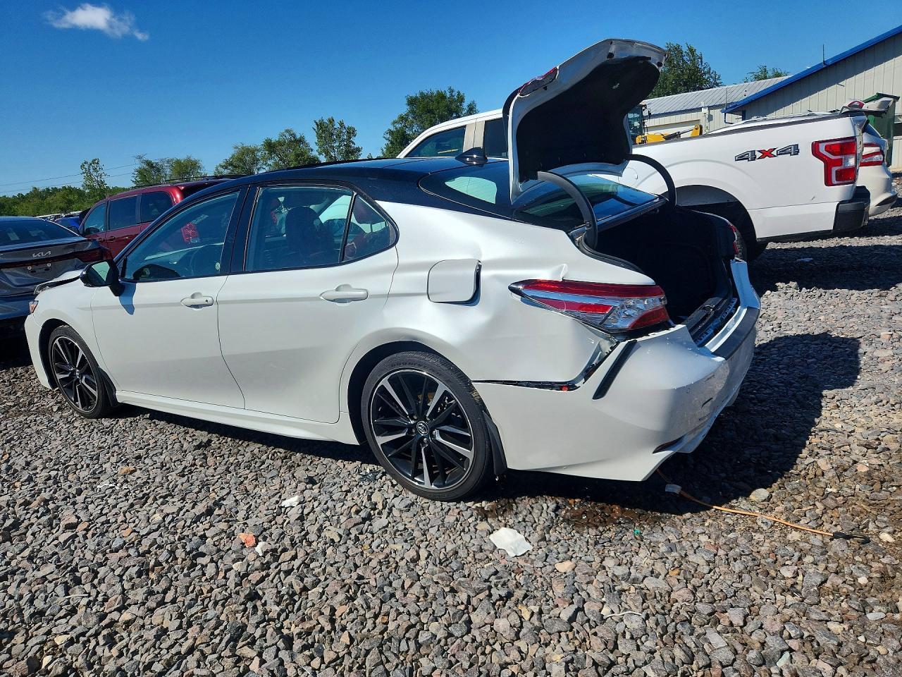 2020 Toyota Camry Xse - Фото 2
