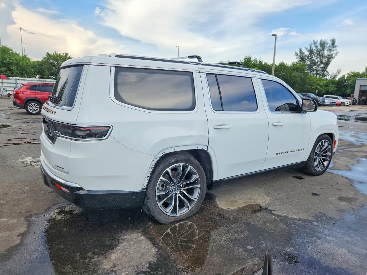 2023 Jeep Grand Wagoneer Series Iii - Image 3