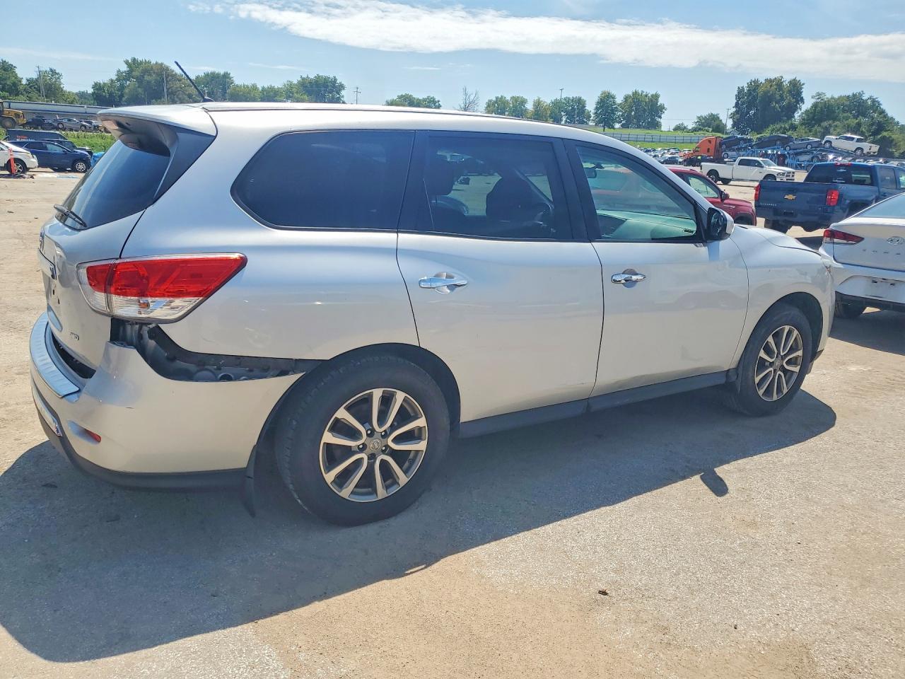 2013 Nissan Pathfinder S - Фото 3