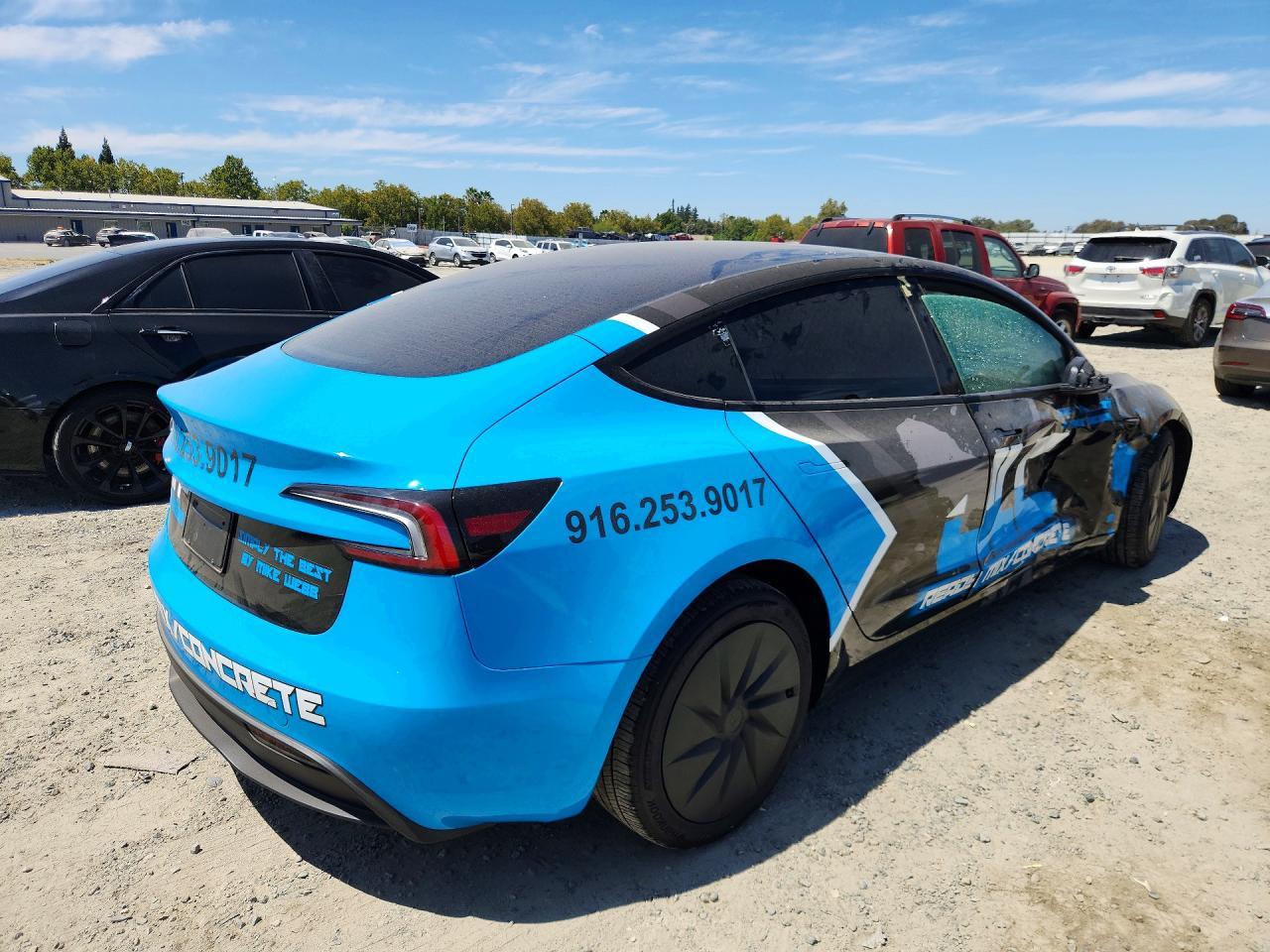 2026 Tesla Model 3 - Фото 3