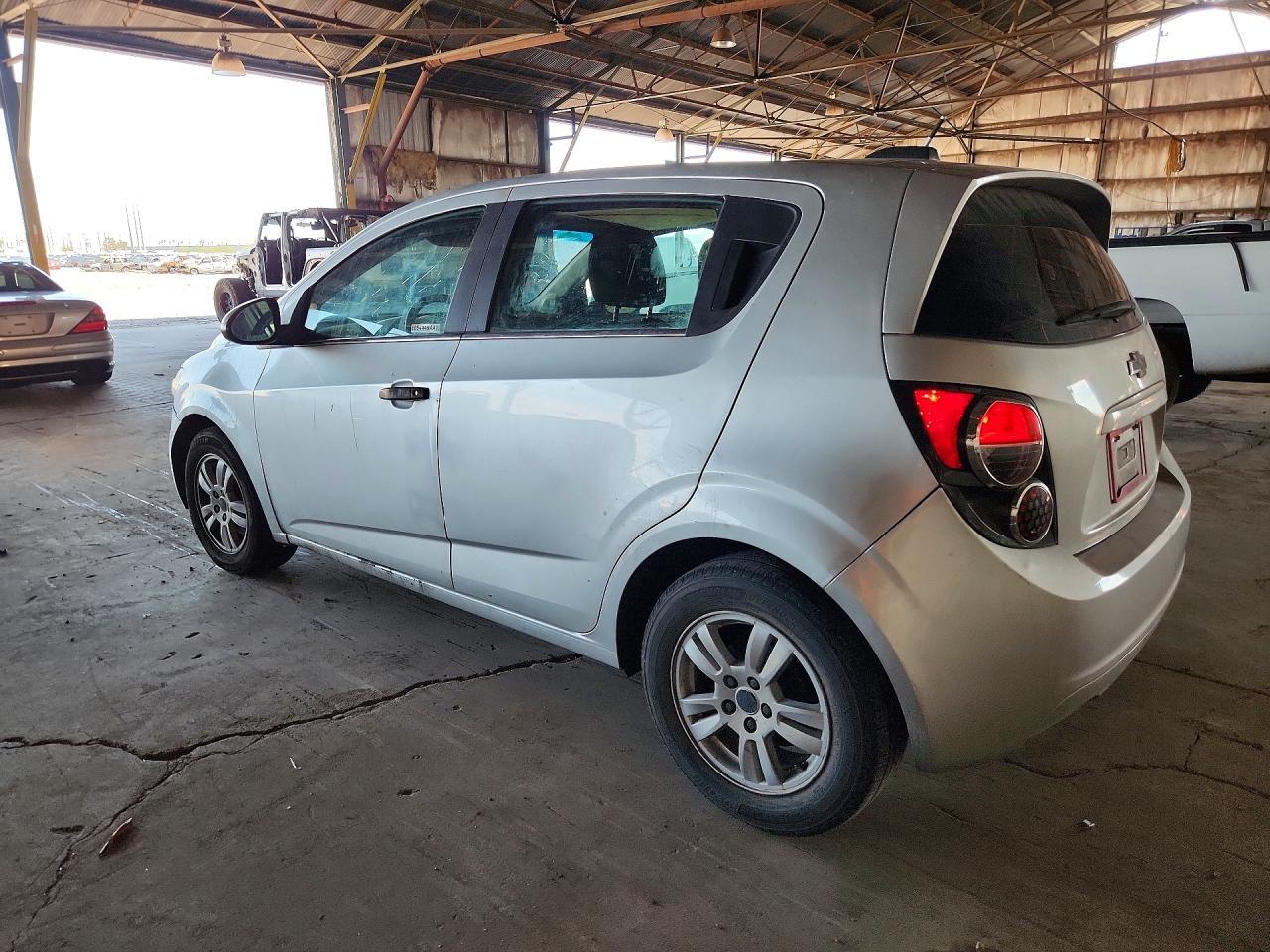 2015 Chevrolet Sonic Lt - Image 2