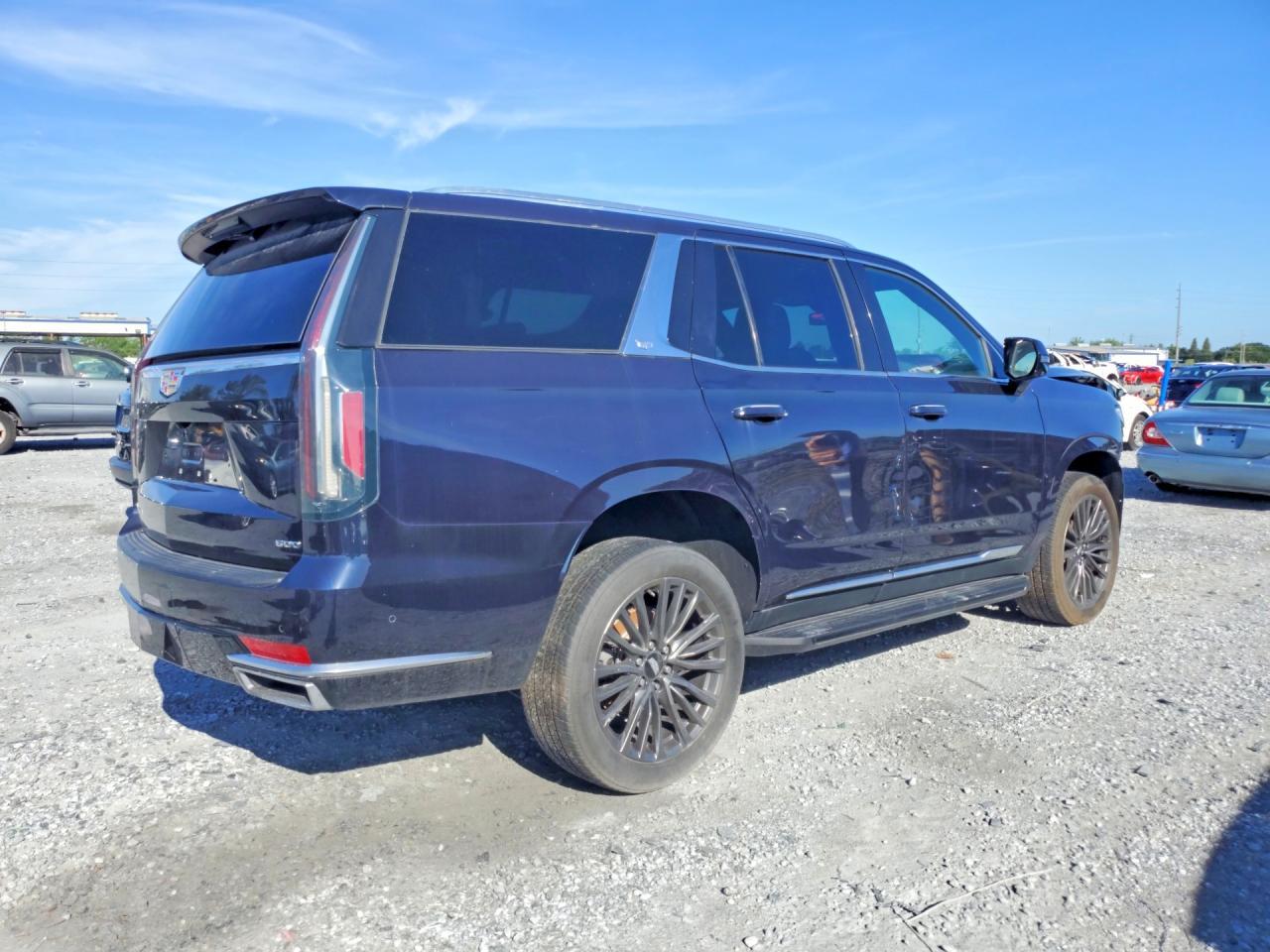 2022 Cadillac Escalade Luxury - Image 3
