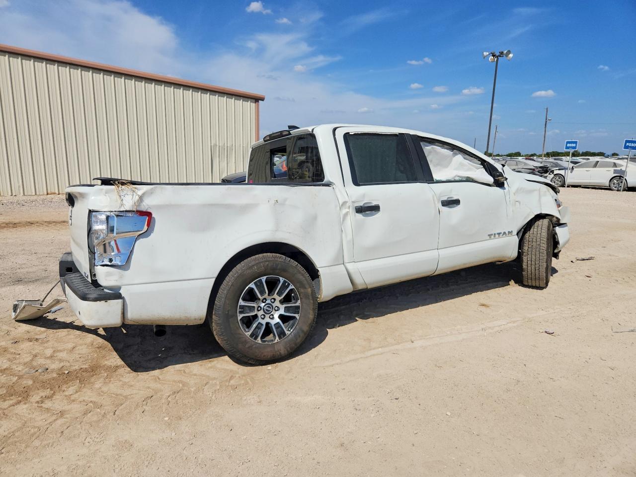 2024 Nissan Titan Sv - Image 3