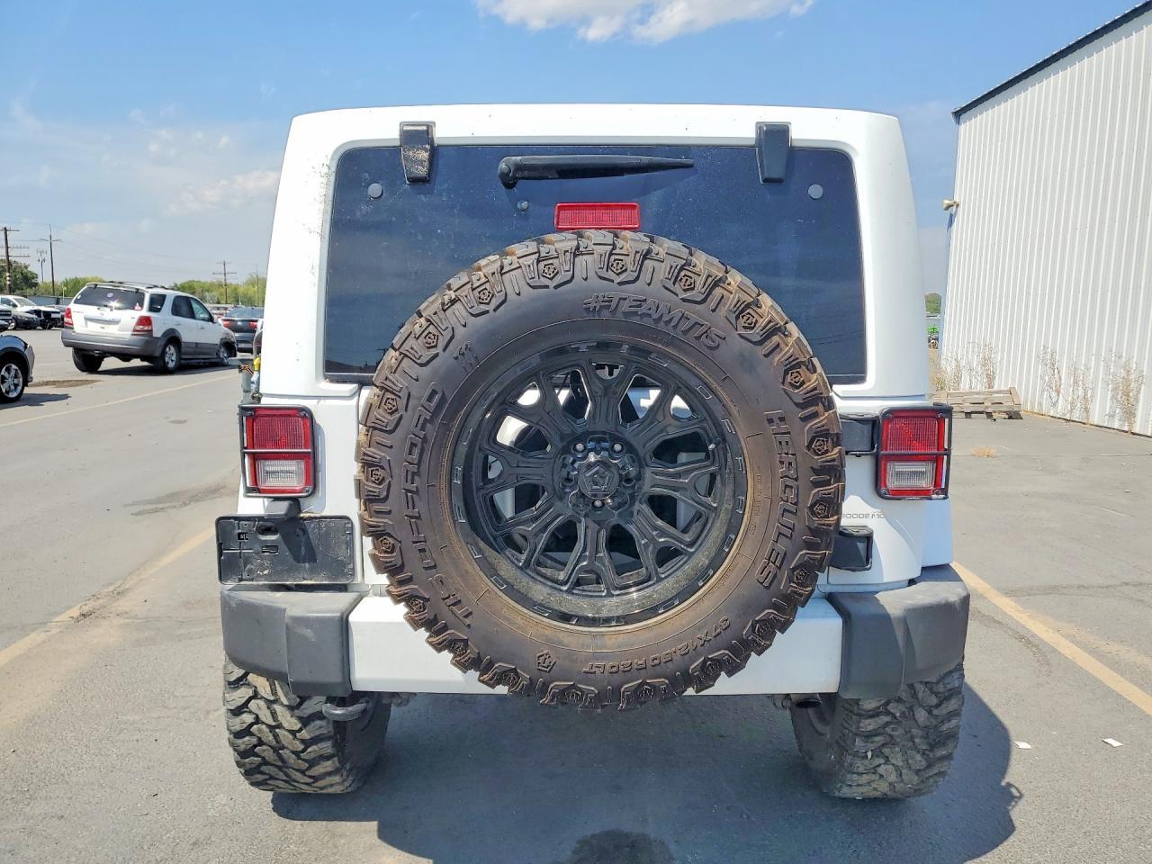 2013 Jeep Wrangler Unlimited Sahara - Image 6