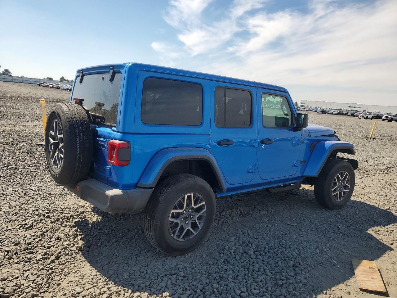 2026 Jeep Wrangler Sahara - Фото 3
