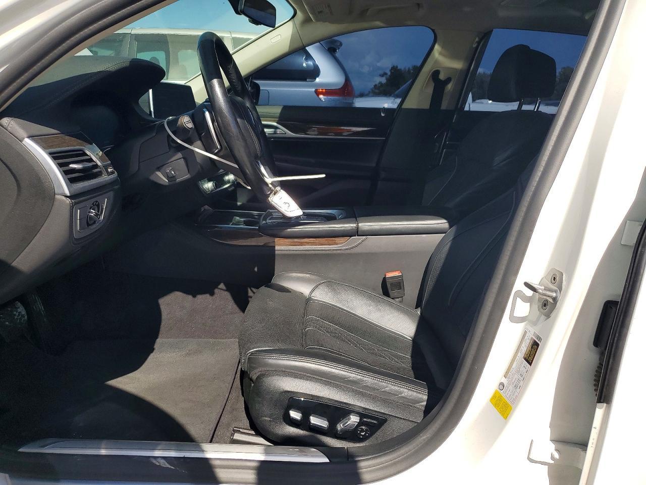 2020 BMW 740 I - Фото 7