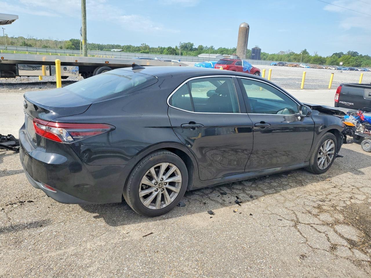 2021 Toyota Camry Le - Image 3
