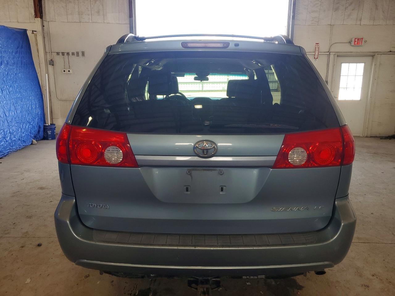 2009 Toyota Sienna Le 7-Passenger - Фото 6