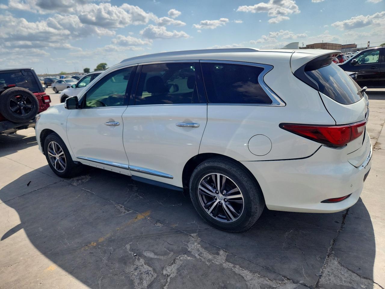 2019 Infiniti Qx60 Luxe - Image 2