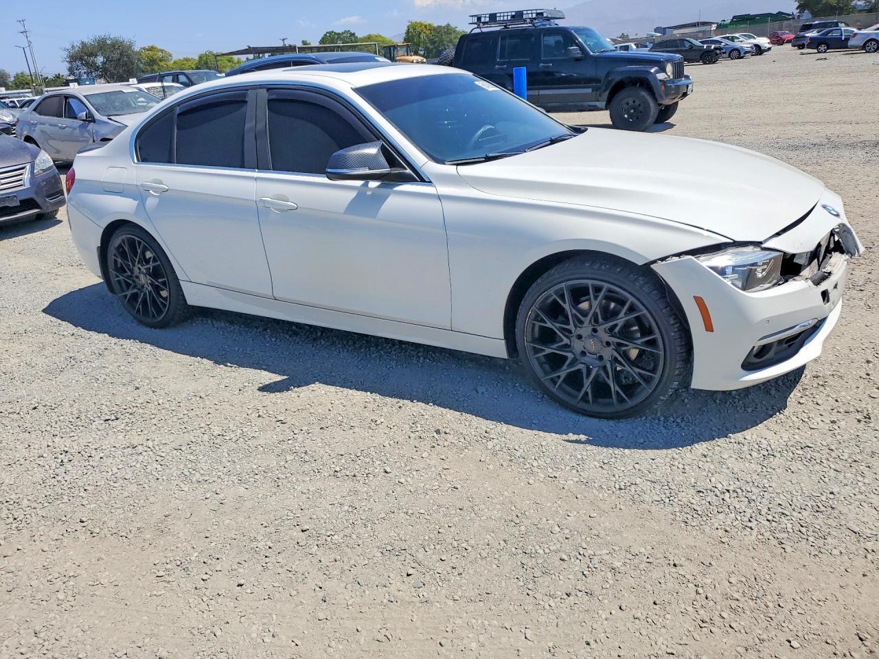 2017 BMW 330 Xi - Фото 4