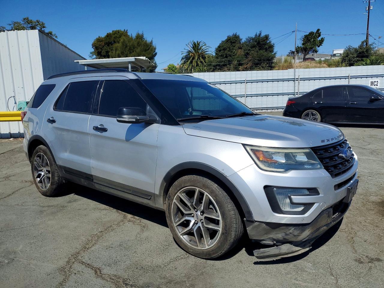 2016 Ford Explorer Sport - Image 4