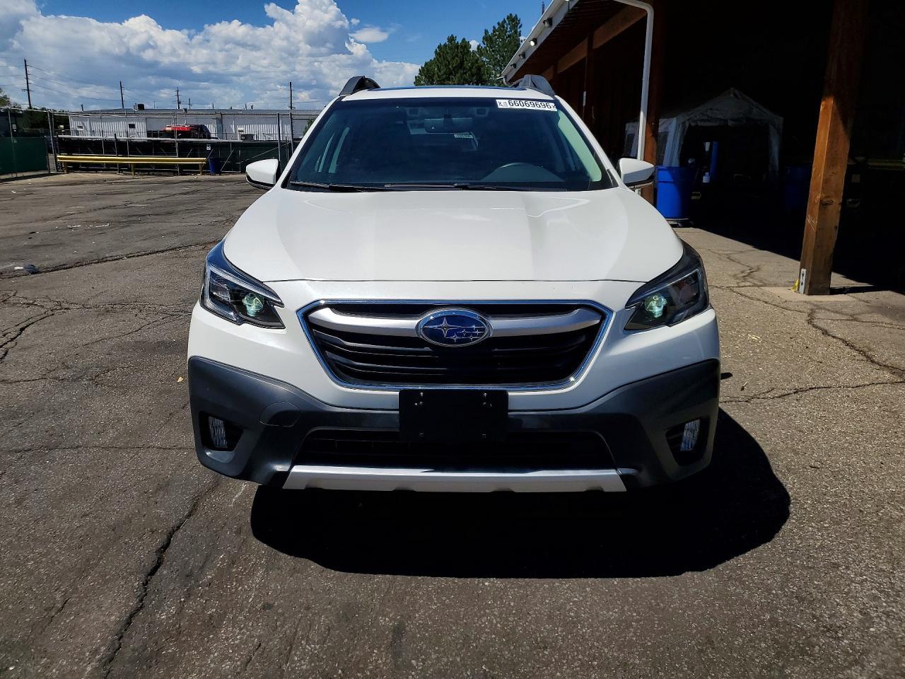 2020 Subaru Outback Premium - Image 5