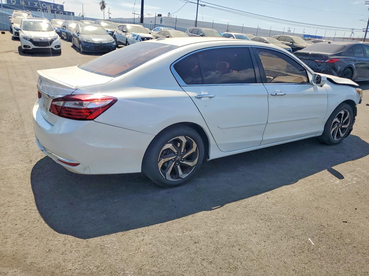 2017 Hond Accord - Image 3