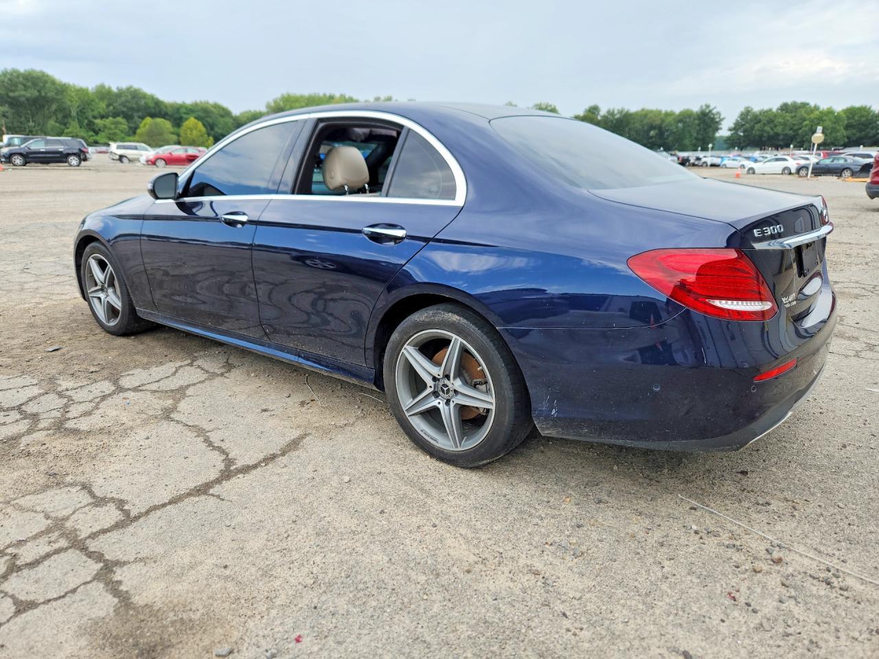 2019 Mercedes-Benz E 300 4Matic - Фото 2