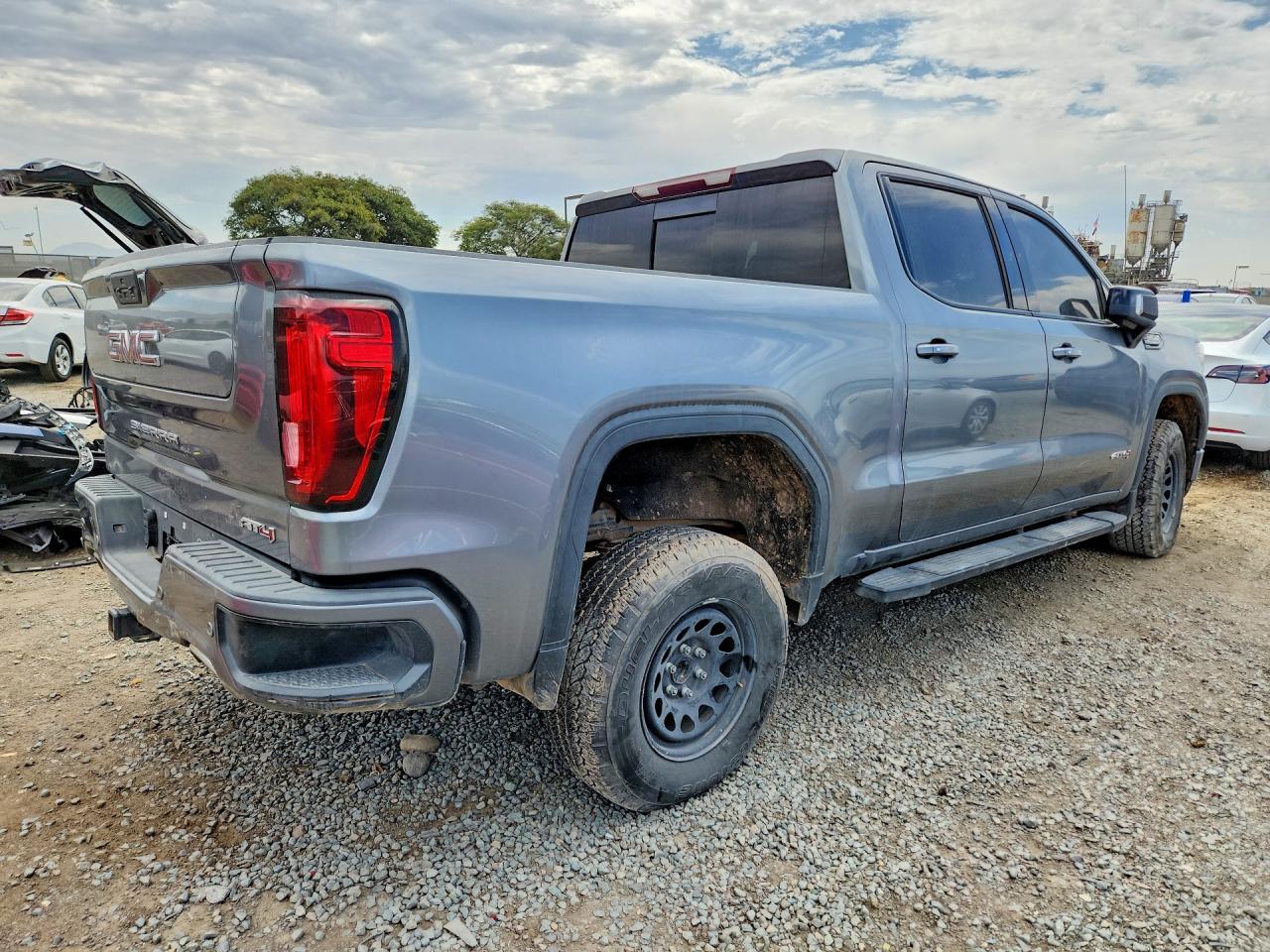 2020 GMC Sierra K1500 At4 - Фото 3