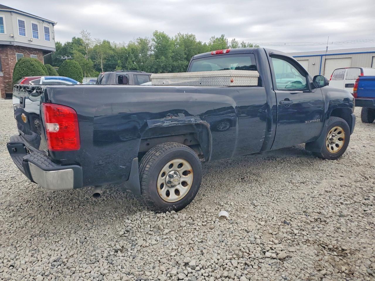 2013 Chevrolet Silverado C1500 - Image 3