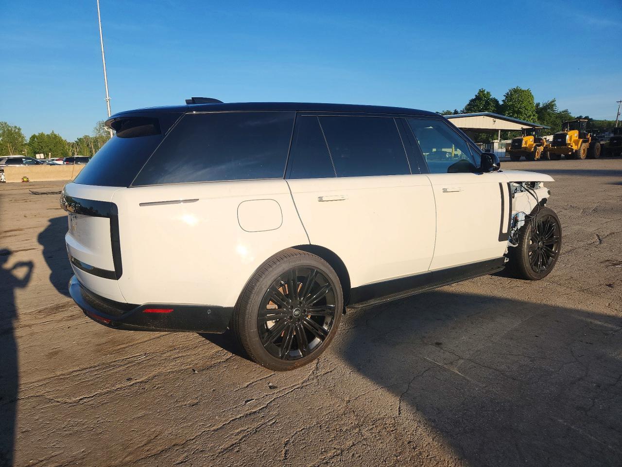 2025 Land Rover Range Rover Se - Image 3