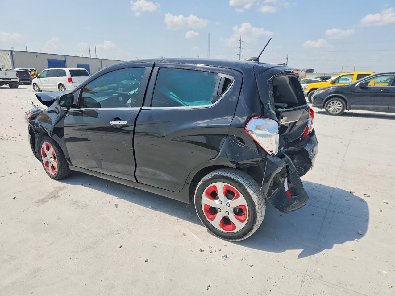2022 Chevrolet Spark 2Lt - Фото 2