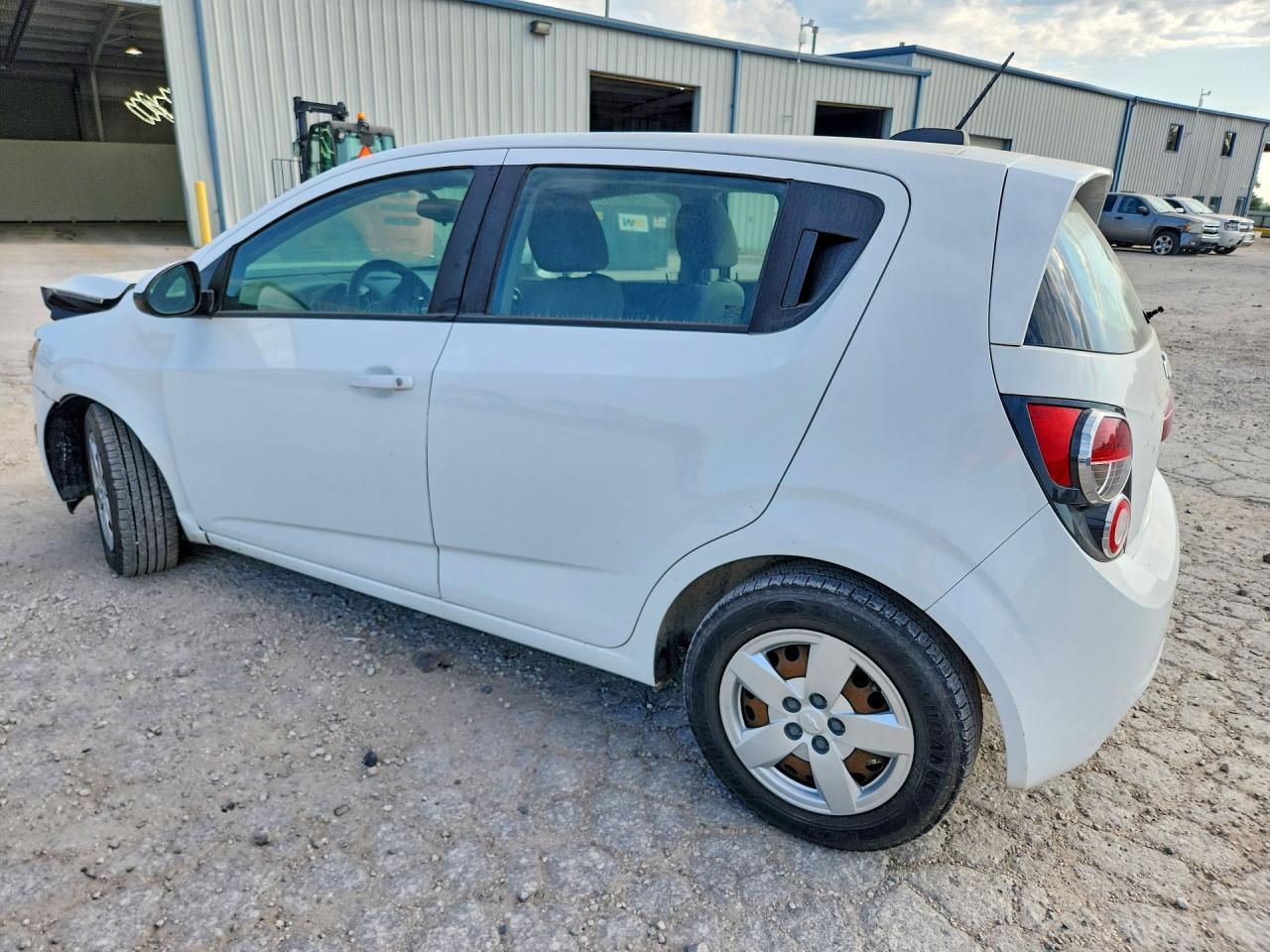 2015 Chevrolet Sonic Ls - Фото 2