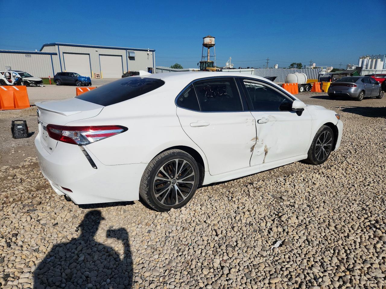 2020 Toyota Camry Se - Image 3