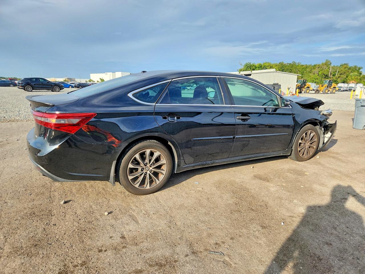 2016 Toyota Avalon Xle - Image 3