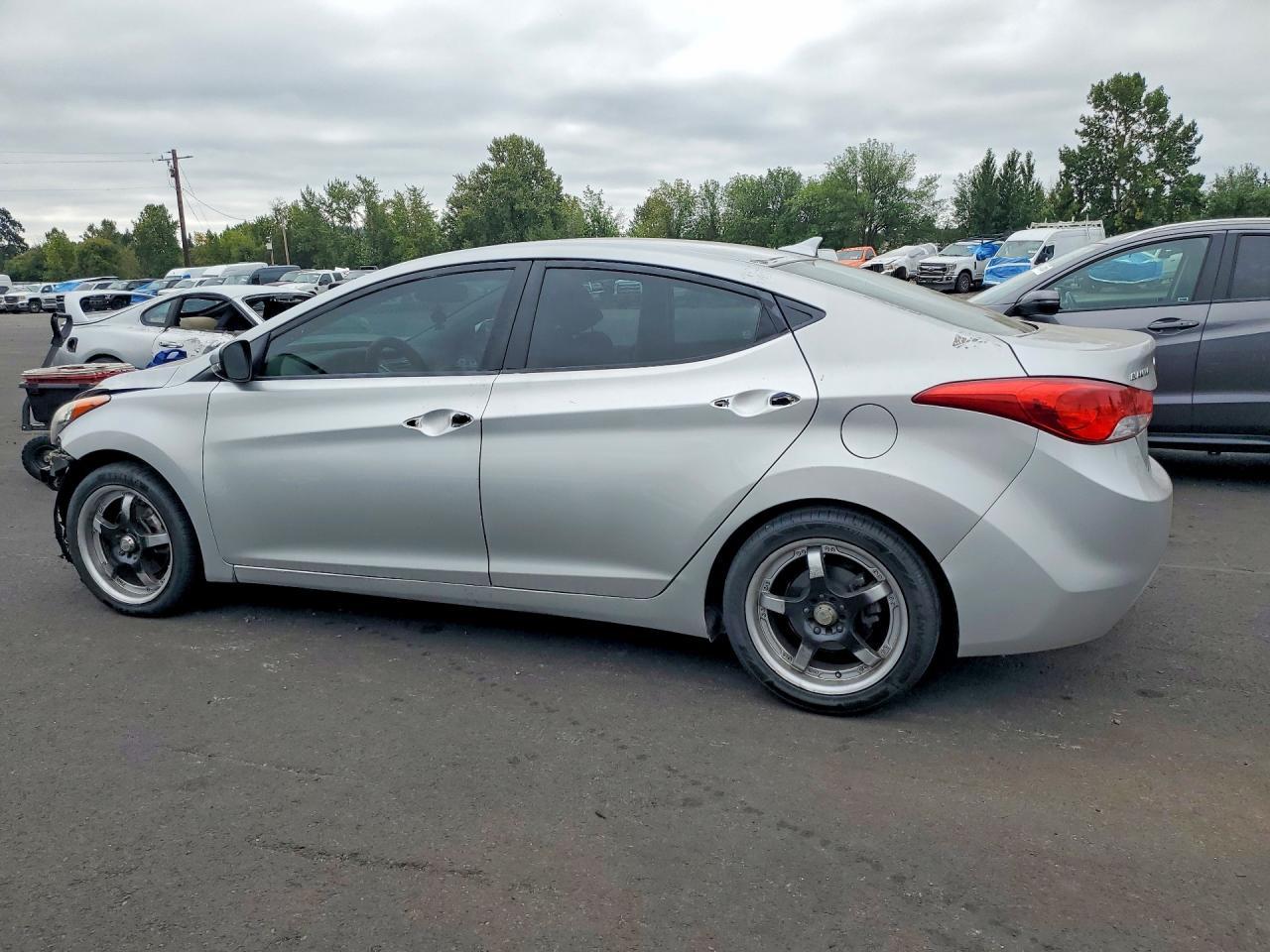 2012 Hyundai Elantra Limited - Image 2