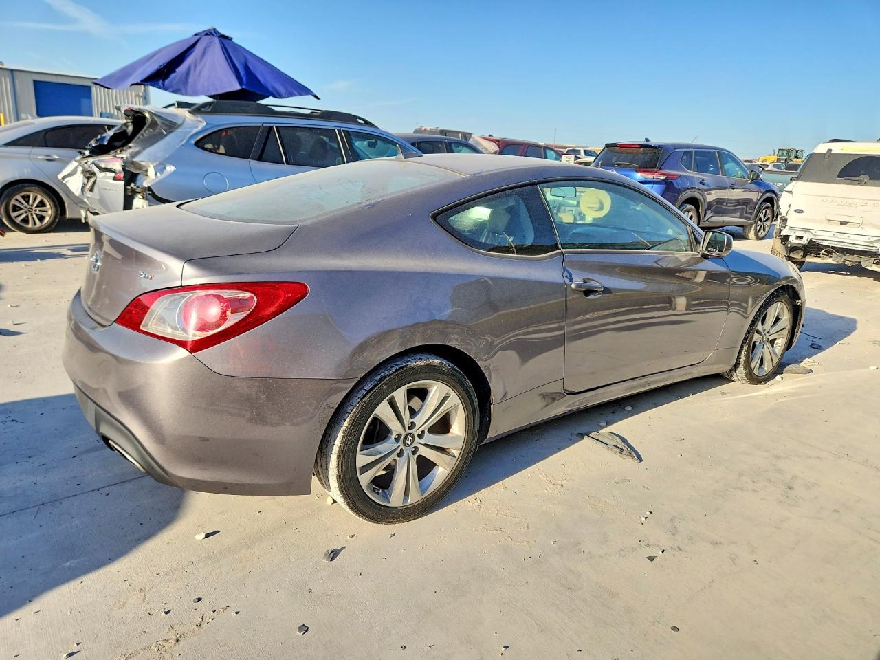 2012 Hyundai Genesis Coupe 2.0T - Фото 3