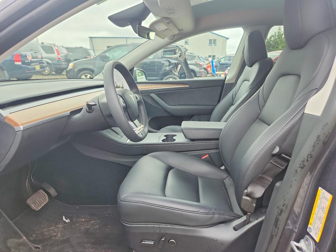2023 Tesla Model Y - Image 7