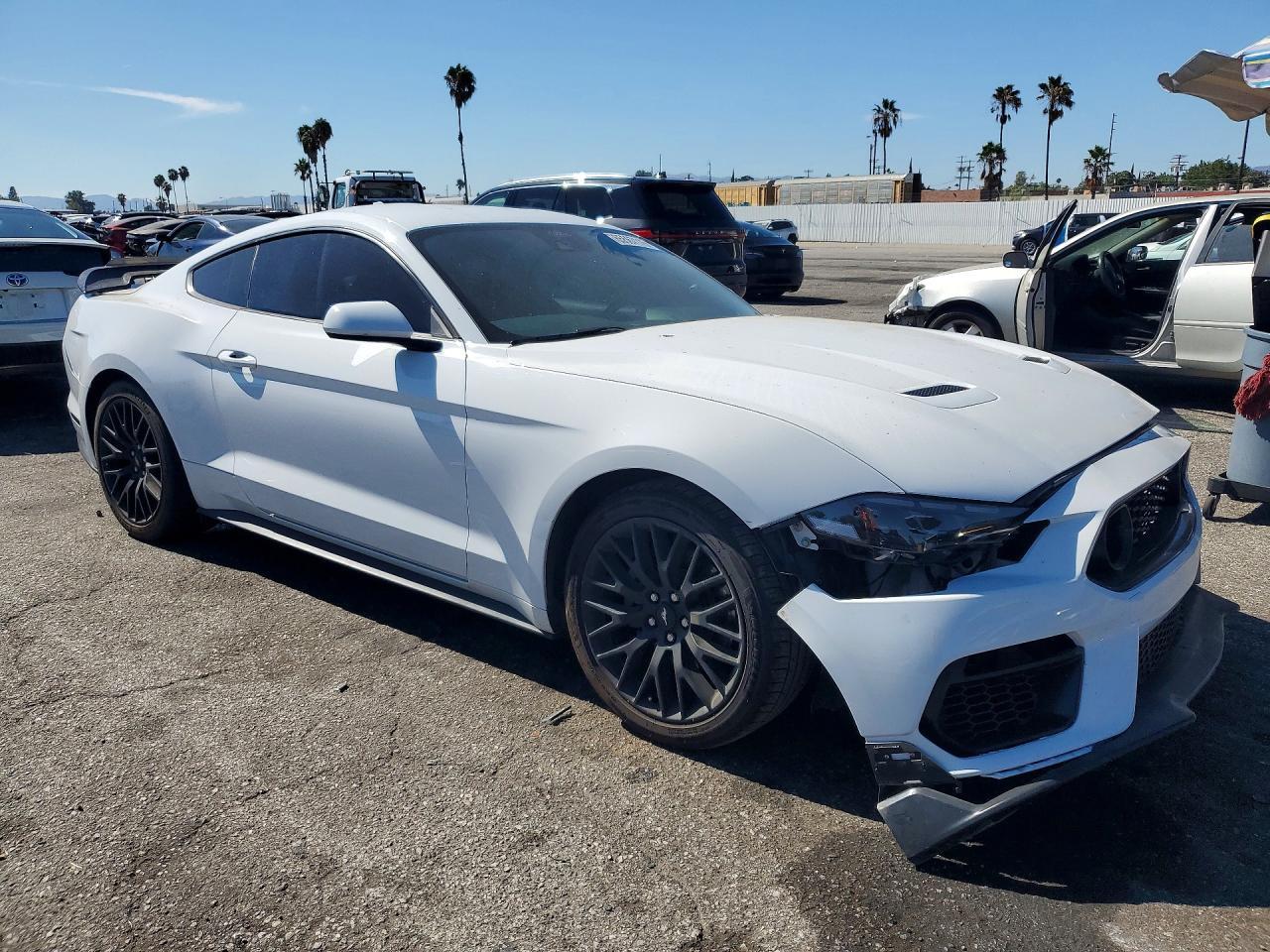 2022 Ford Mustang - Фото 4