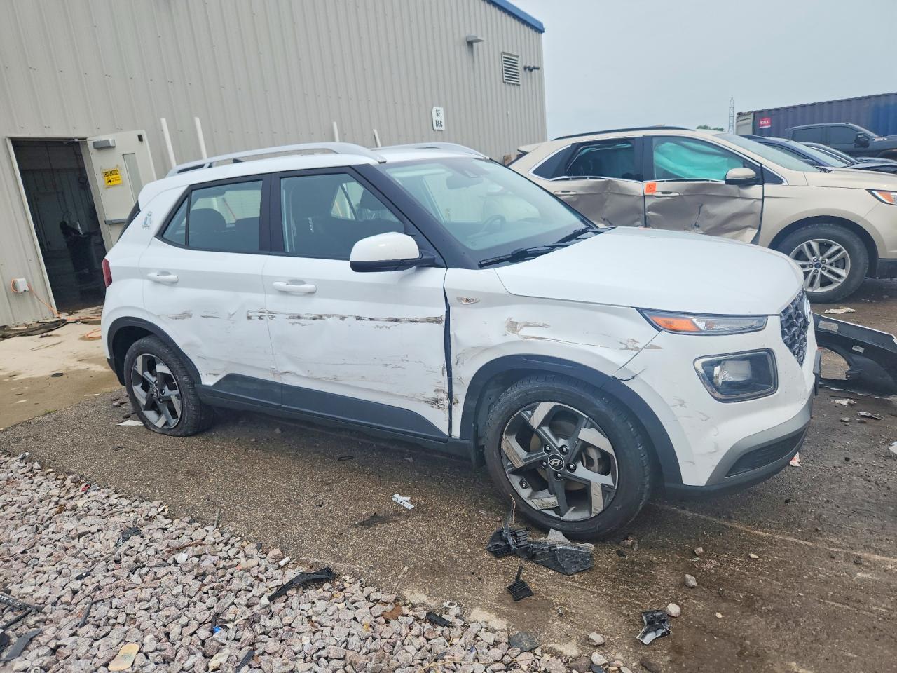 2022 Hyundai Venue Sel - Image 4