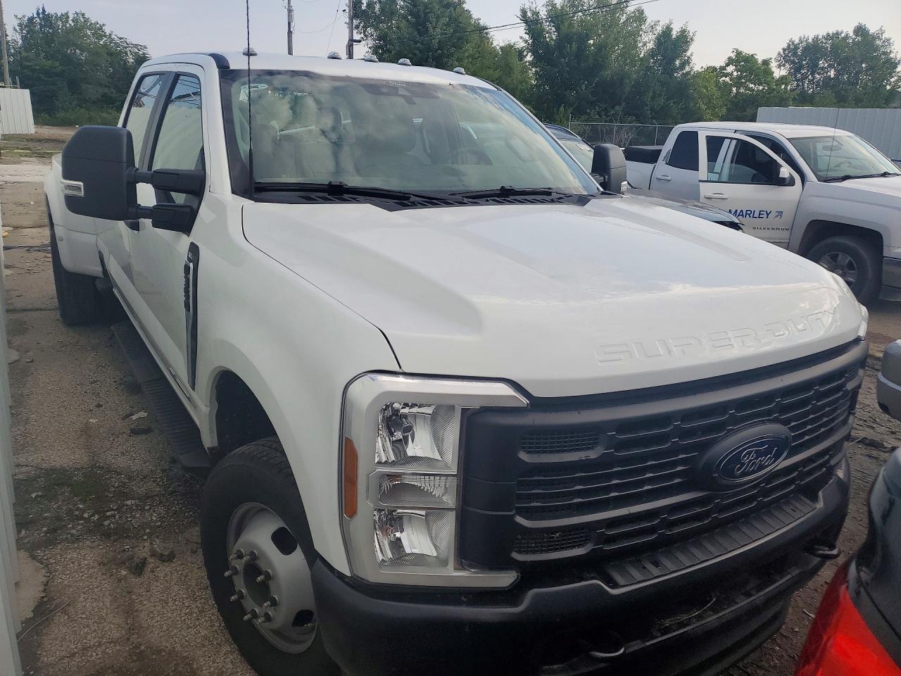 2025 Ford F350 Super Duty - Фото 4