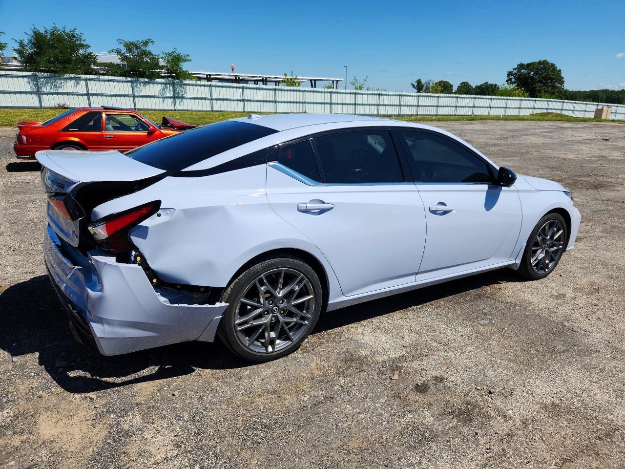 2023 Nissan Altima Sr - Фото 3
