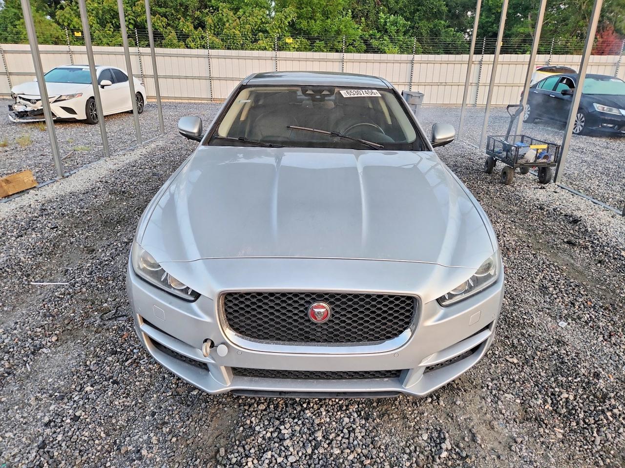 2018 Jaguar Xe Premium - Фото 5