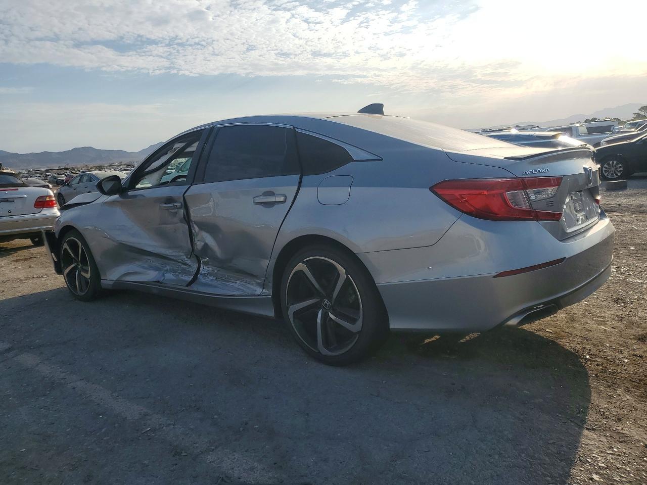 2022 Honda Accord Sport - Фото 3