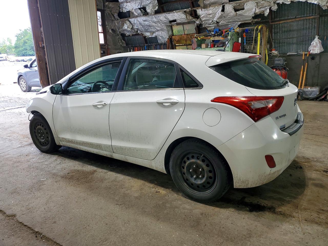 2016 Hyundai Elantra Gt Base - Image 2