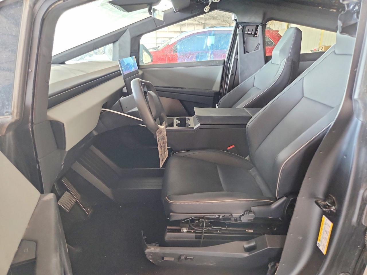 2025 Tesla Cybertruck - Фото 7