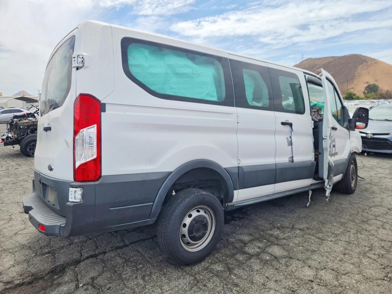2015 Ford Transit T-150 - Фото 3