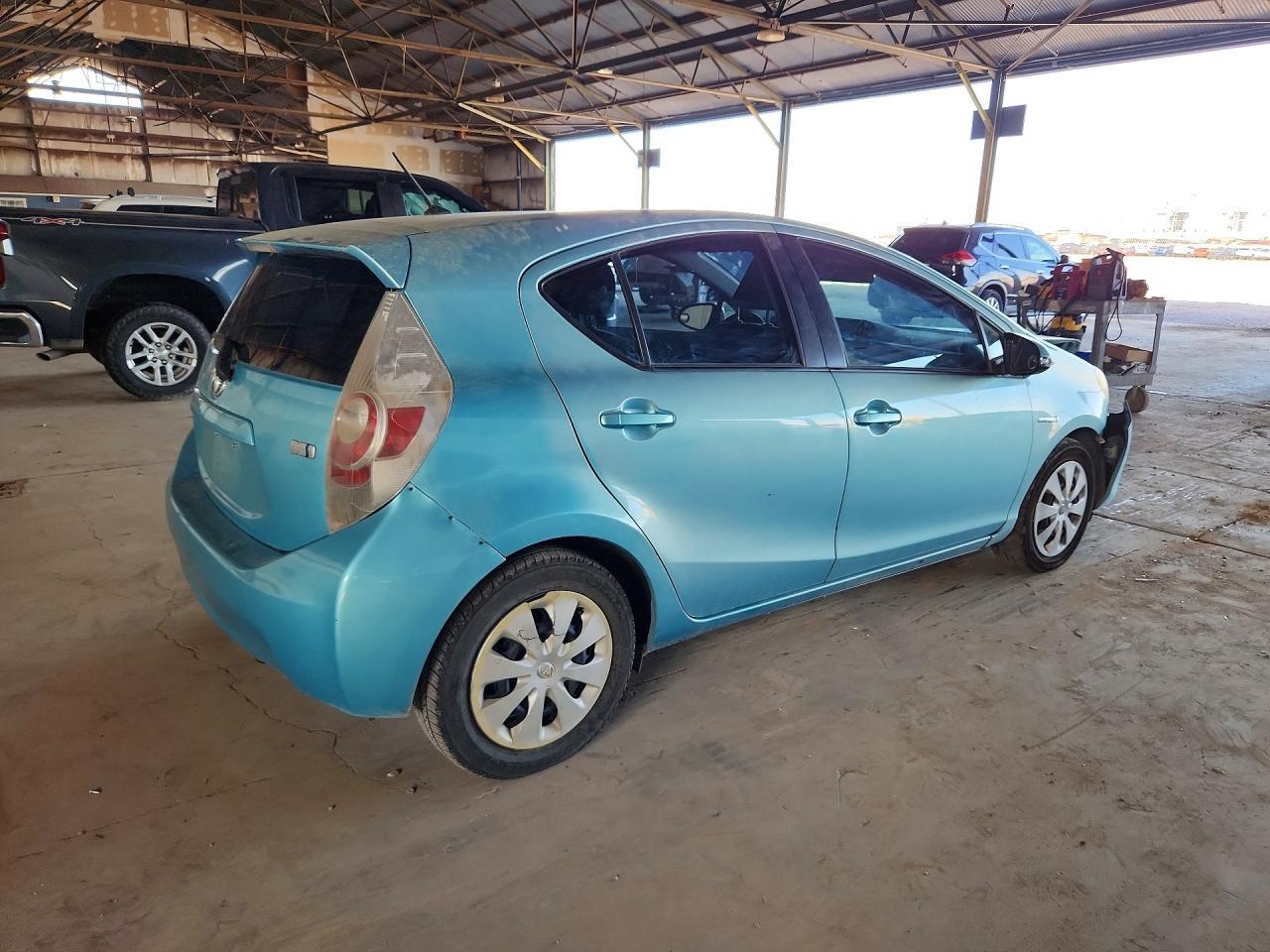 2013 Toyota Prius C Two - Фото 3