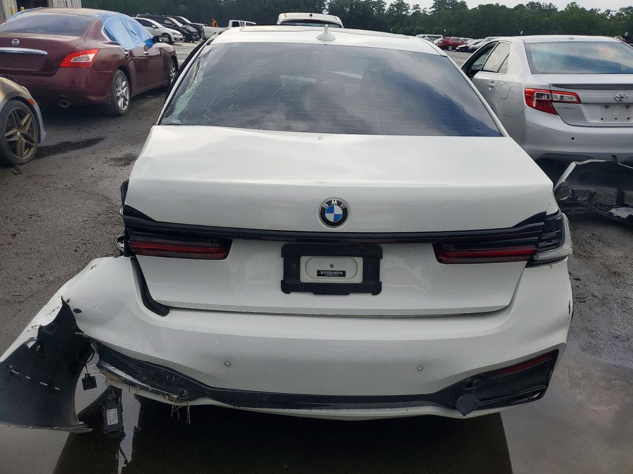 2022 BMW 750 Xi - Фото 6