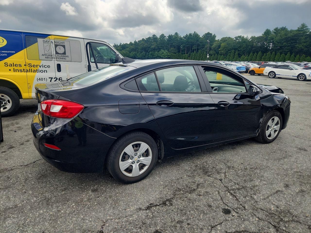 2017 Chevrolet Cruze Ls - Image 3