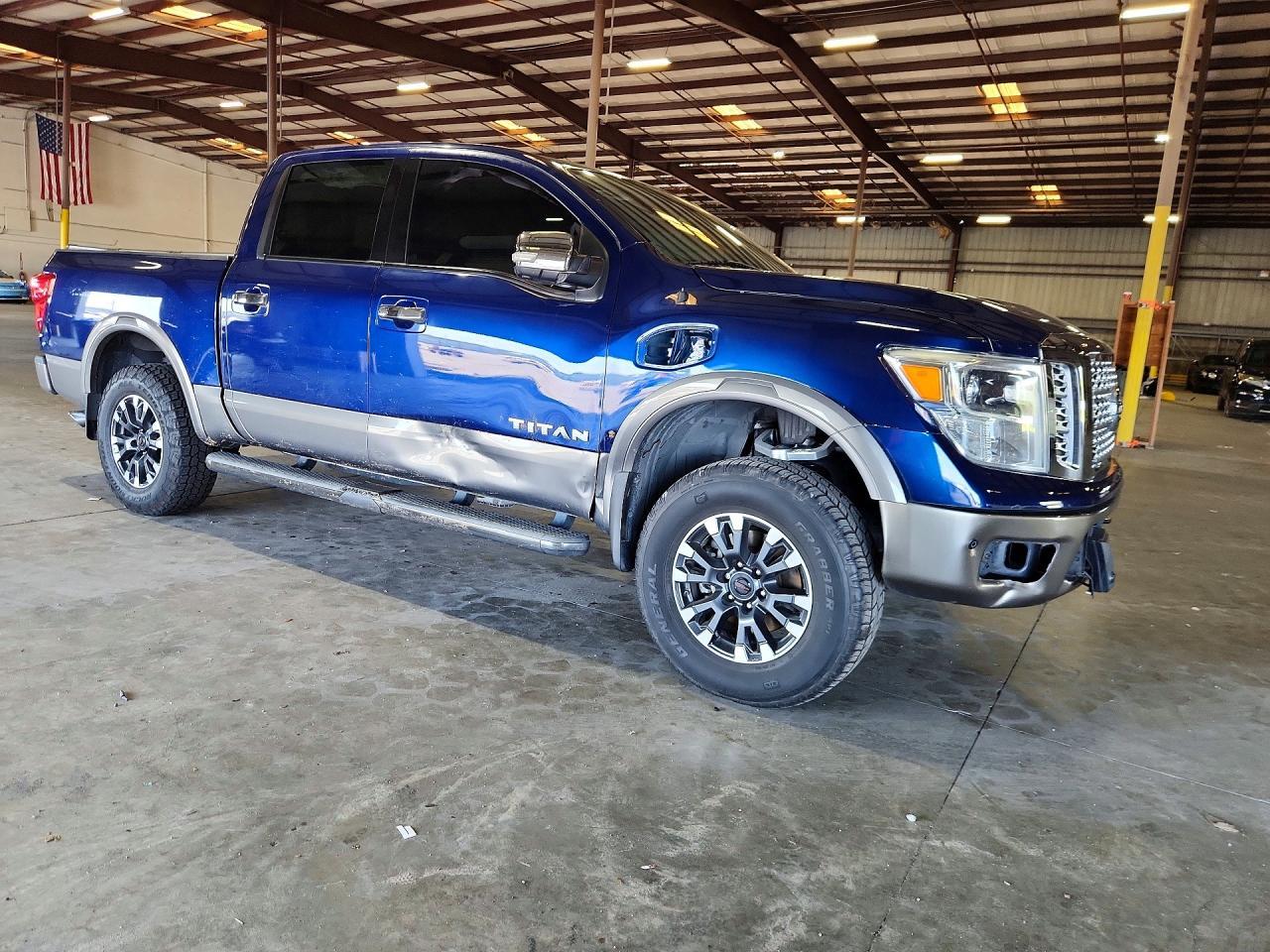 2017 Nissan Titan Platinum Reserve - Фото 4