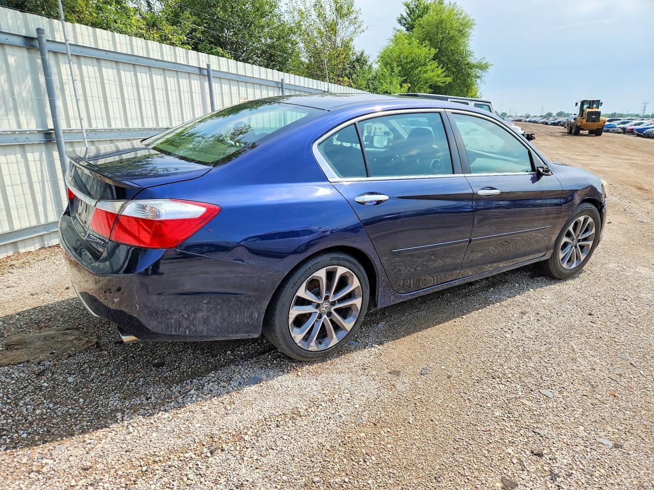2015 Honda Accord Sport - Image 3