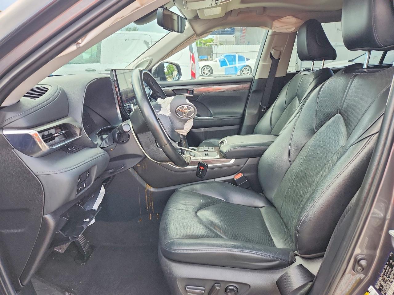 2023 Toyota Highlander Limited - Image 7