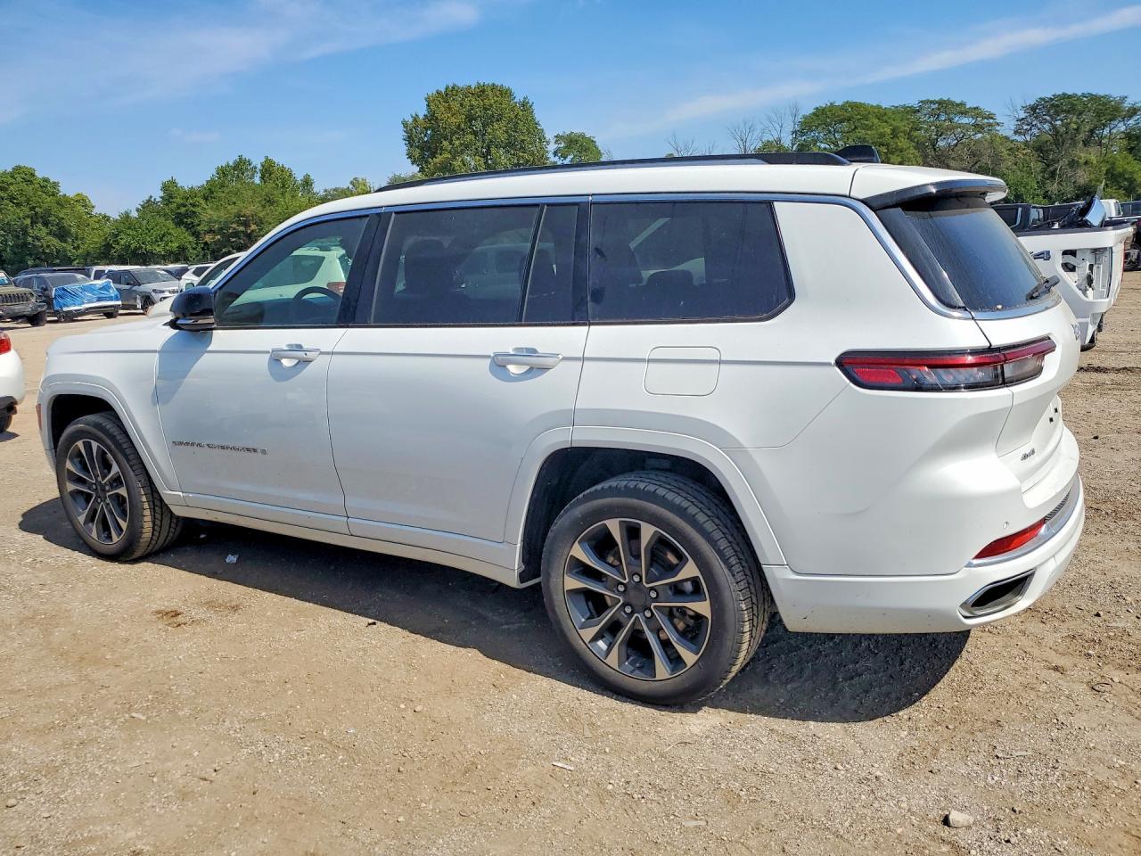 2023 Jeep Grand Cherokee L Overland - Фото 2