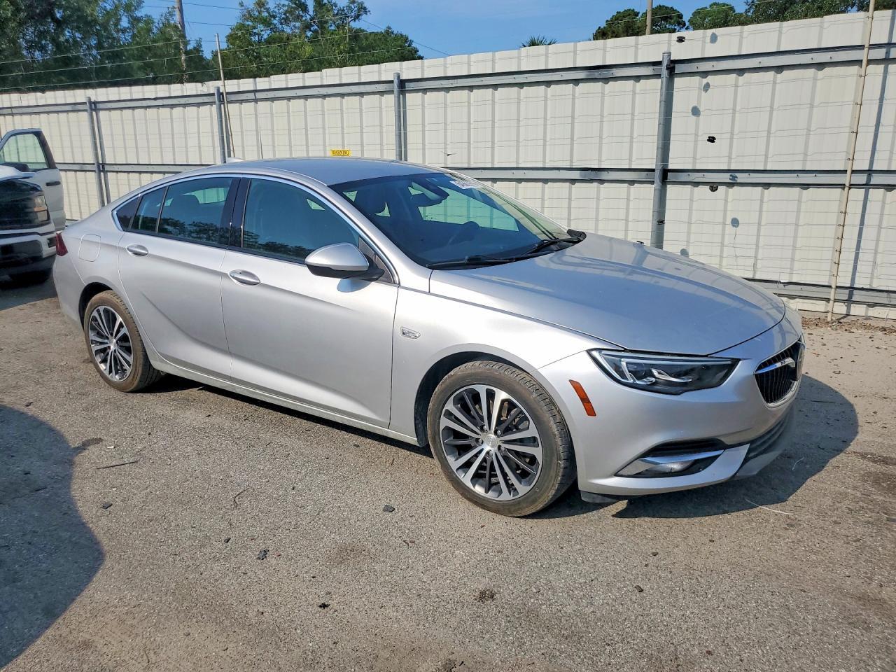 2018 Buick Regal Essence - Image 4