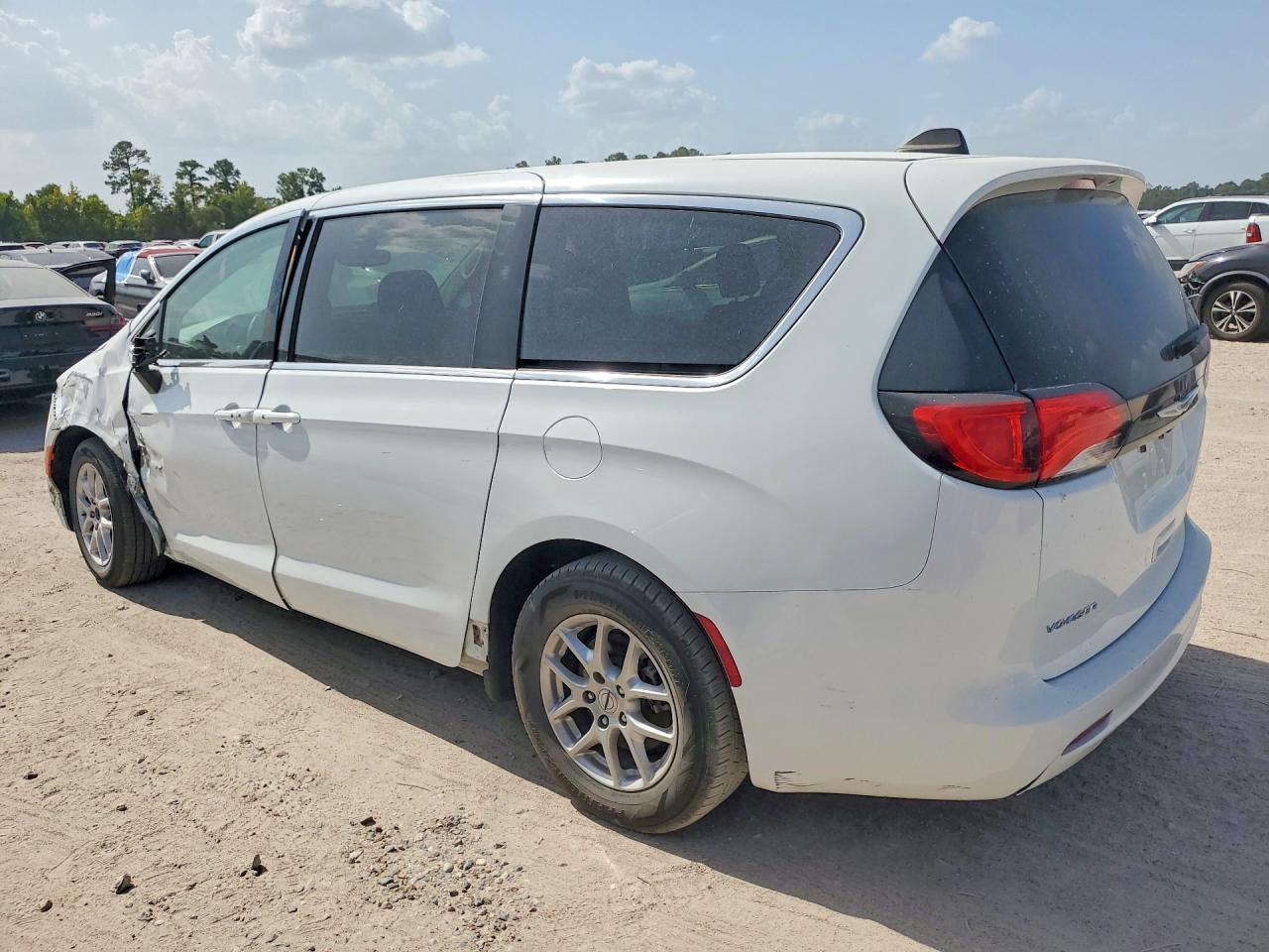 2023 Chrysler Voyager Lx - Image 2