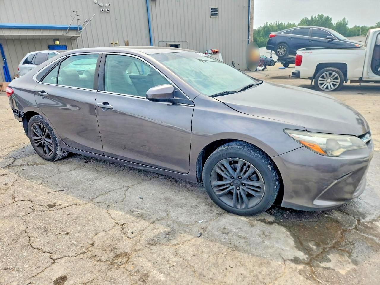 2015 Toyota Camry Le - Фото 4