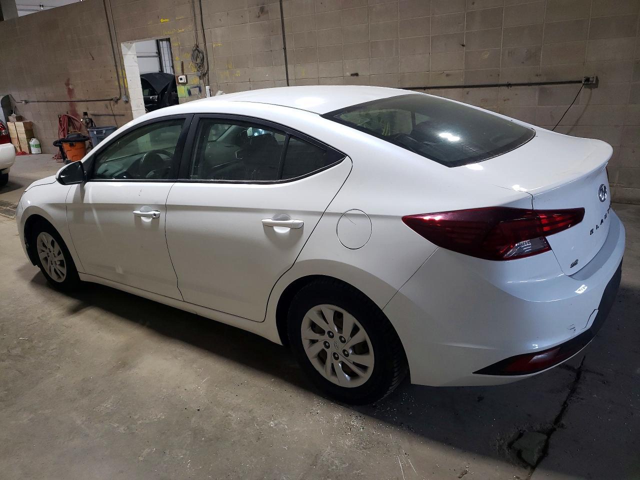 2019 Hyundai Elantra Se - Image 2