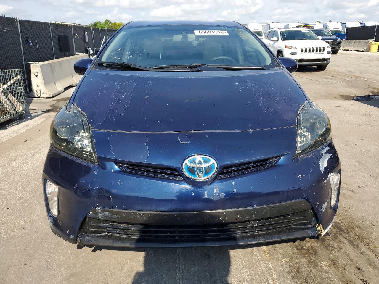 2013 Toyota Prius Two - Фото 5