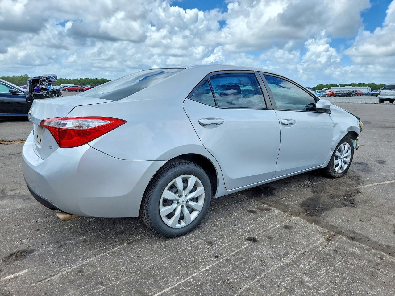 2015 Toyota Corolla Le - Фото 3